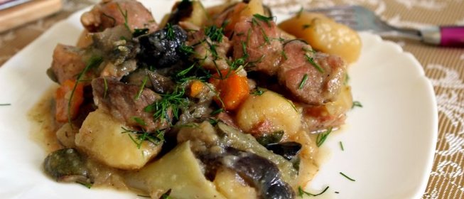 Свинина тушеная с овощами