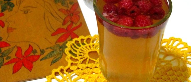 Зеленый чай с ягодами малины