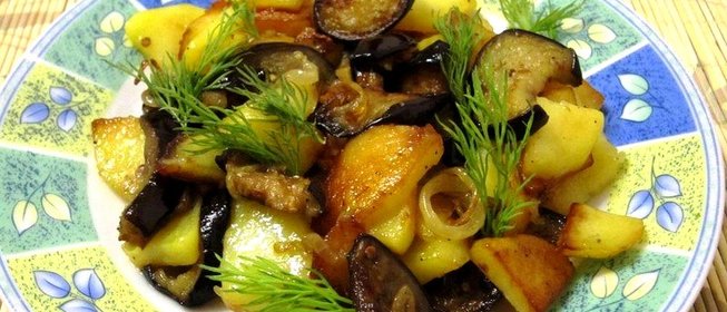 Жареный картофель с баклажанами
