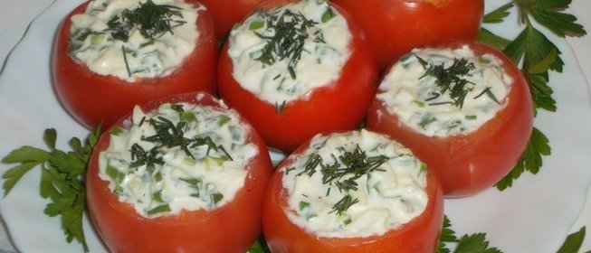 Помидоры, фаршированные яйцом и луком