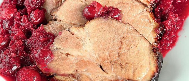 Свинина с клюквенным соусом