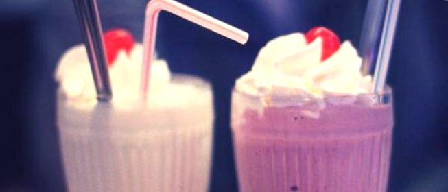 Молочный коктейль с вишней