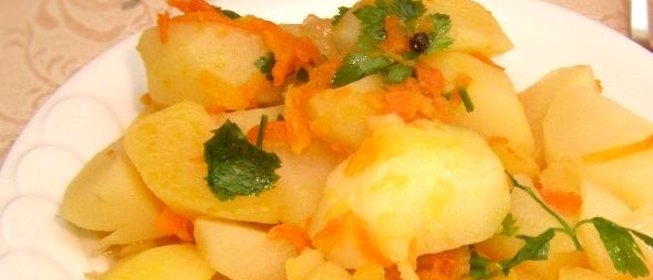 Картошка, тушенная с луком