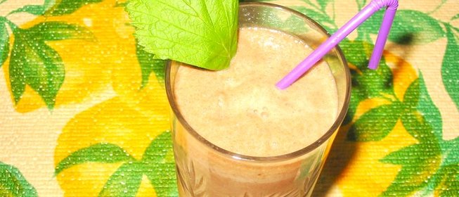 Шоколадно - молочный коктейль с бананами