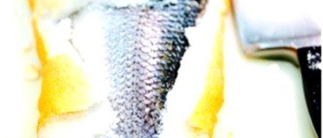 Запеченный в соли морской окунь