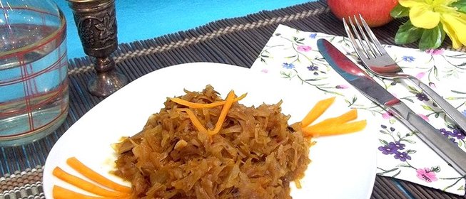 Капуста тушеная с яблоками