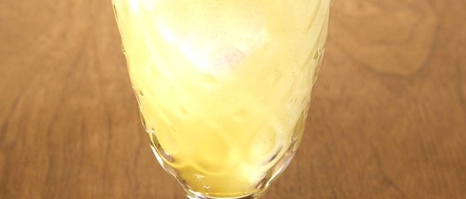 Коктейль «Виноградный физ» (Grape Fizz)