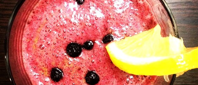 Ягодный смузи с корицей