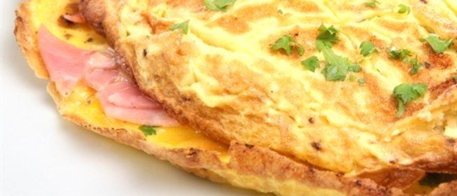 Омлет-суфле с ветчиной и чеддером