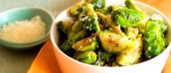 Капуста брюссельская с сельдереем в молочном соусе