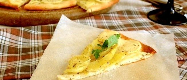 Пицца с картофелем и розмарином
