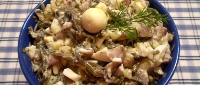 Салат с морской капустой и перепелиными яйцами