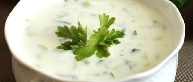 Соус из кефира и зелени