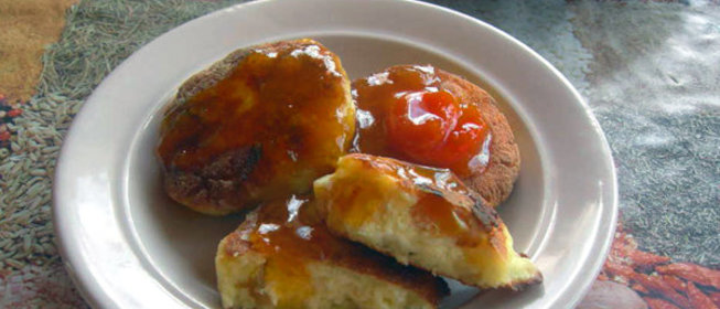 Кукурузные сырники с вяленой грушей