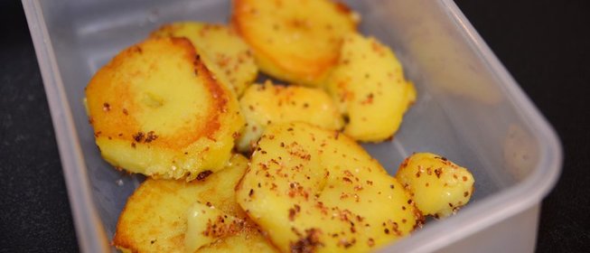 Поджаренный картофель с чесноком