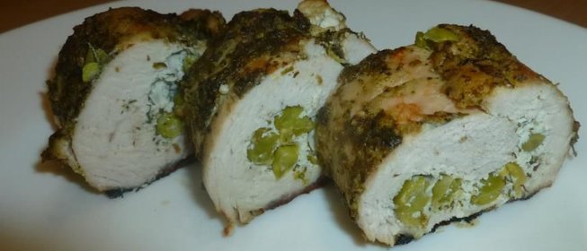 Рулет из индейки с горошком