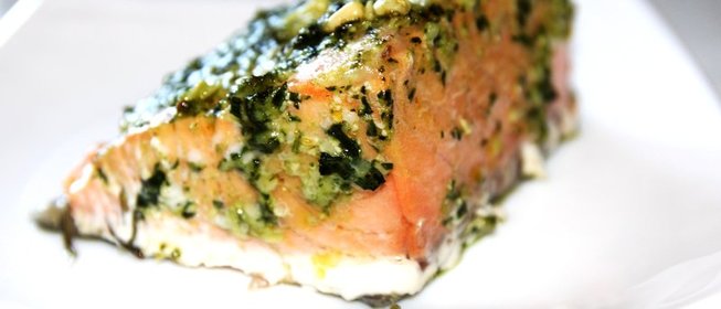 Семга под соусом песто