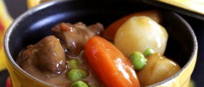 Рождественское мясное рагу с зеленым горошком