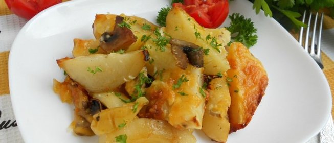 Картофель по-французски с яблоком и грибами