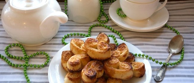 Ушки из слоеного теста с сахаром