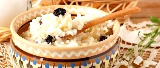 Рисовая каша с изюмом