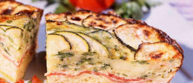 Запеканка с кабачками, беконом и сыром