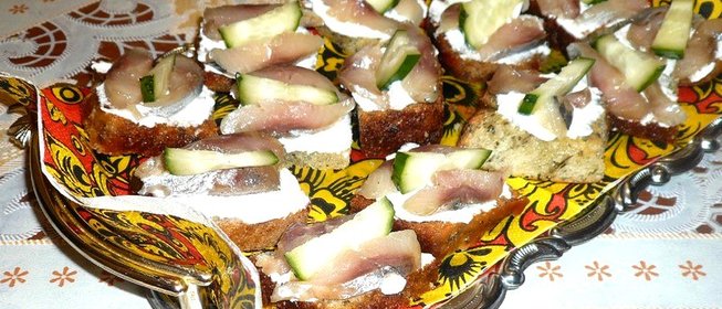 Закусочные канапе с сельдью