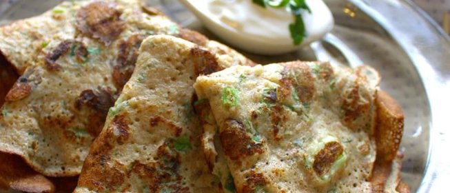 Цельнозерновые блины с припеком (грибы и зеленый лук)