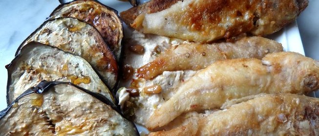 Барабулька хрустящая на подушке из хумуса