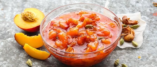 Персиковое варенье с кардамоном и мускатным цветом