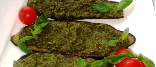Баклажаны с соусом песто