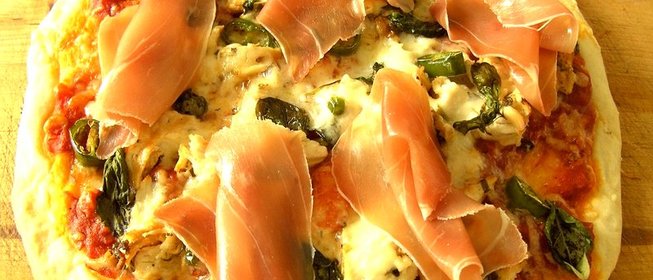 Пицца с пармской ветчиной