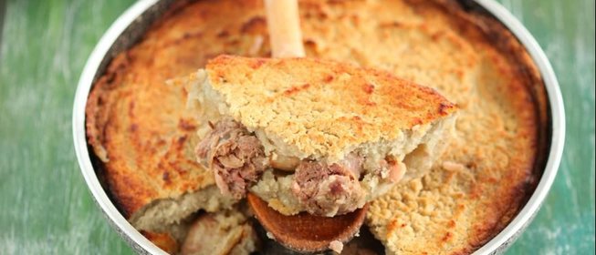 Бабка с колбасками и курицей