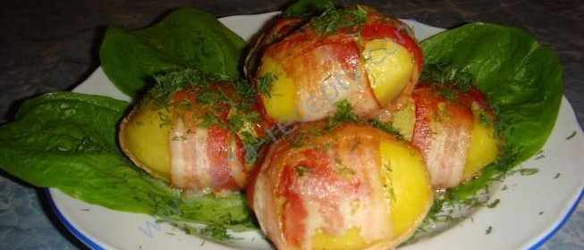 Картофель в беконе с начинкой в духовке