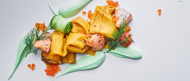 Морковные блины с лососем