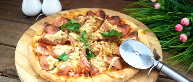 Пицца с сосисками