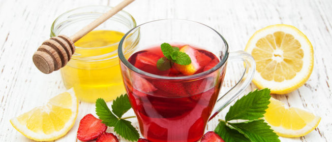 Имбирный чай с клубникой