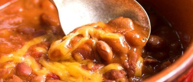 Быстрая закуска из фасоли под сырной корочкой