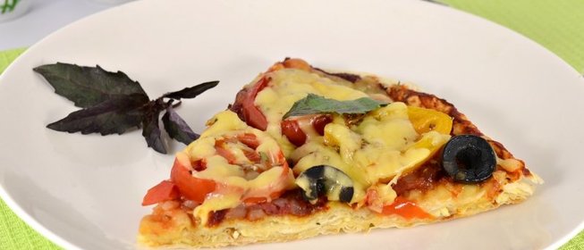 А-ля пицца из лаваша с сыровяленой колбасой