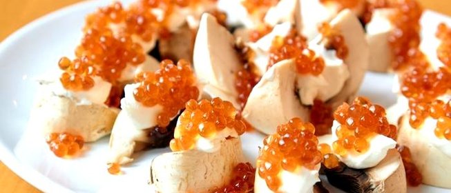 Шампиньоны с красной икрой