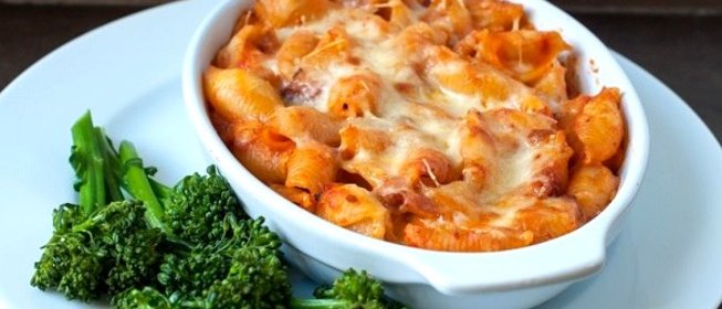 Макаронная запеканка с моцареллой