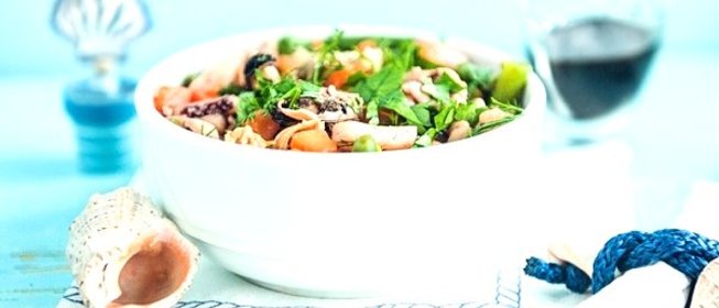 Морской коктейль с овощами