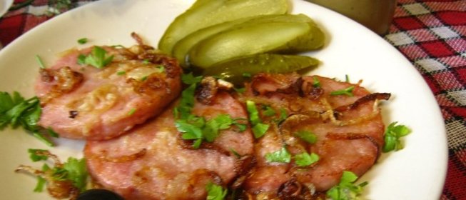 Ветчина, жареная с горчицей и луком