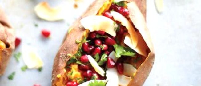 Сладкий картофель с кокосом, гранатом и лаймом