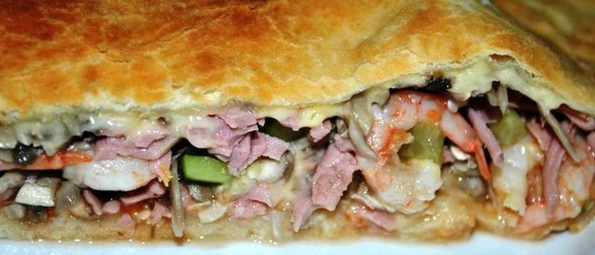 Пицца с креветками и грибами