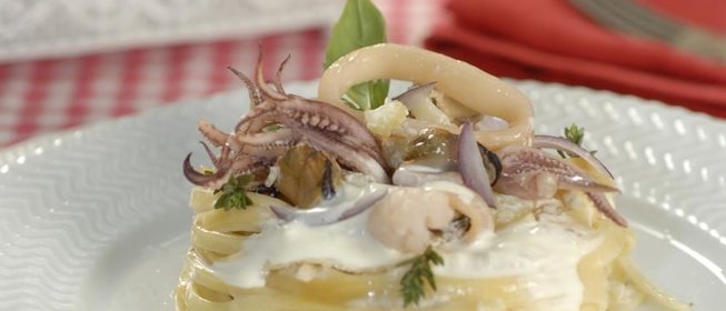 Гнезда с морским ассорти