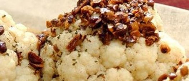 Цветная капуста с соусом из лесных орехов