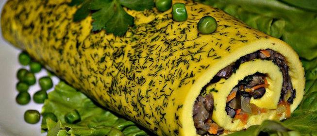 Рулет из омлета с грибами