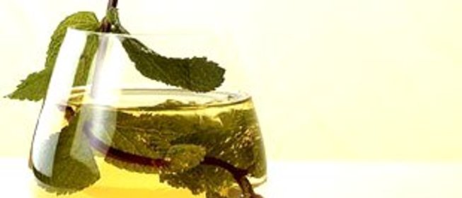 Тонизирующий коктейль из шампанского с чаем