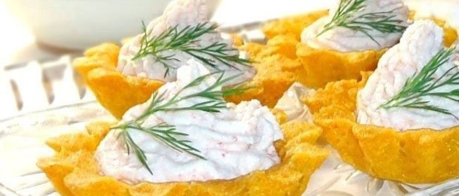 Кукурузные тарталетки с паштетом из крабовых палочек